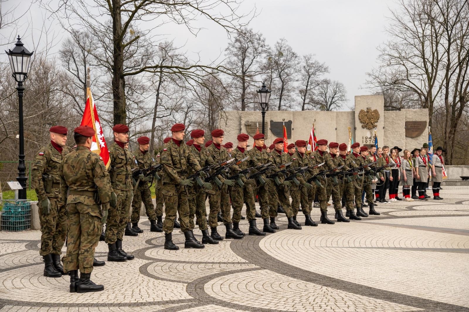 Zdjęcie w galerii na portalu naszraciborz.pl: Pamięć o ofiarach Katynia żywa w Kuźni Raciborskiej  wiadomości z regionu