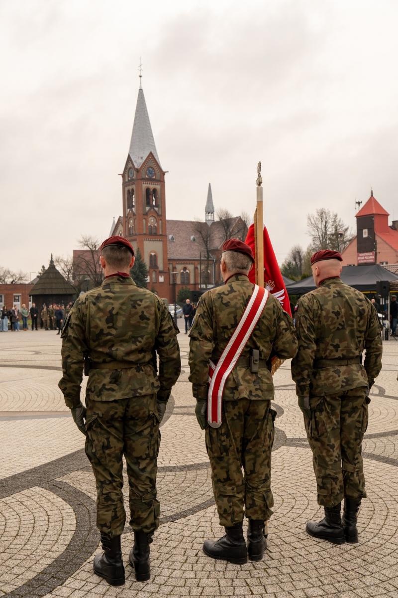 Zdjęcie w galerii na portalu naszraciborz.pl: Pamięć o ofiarach Katynia żywa w Kuźni Raciborskiej  wiadomości z regionu