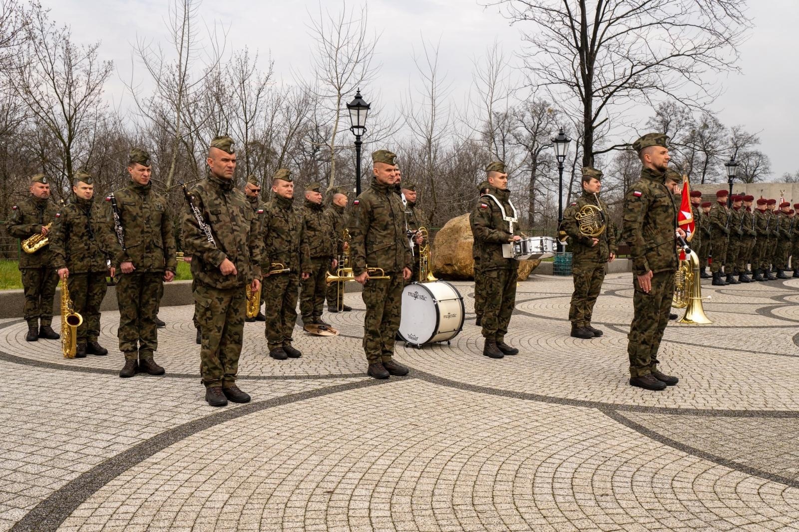 Zdjęcie w galerii na portalu naszraciborz.pl: Pamięć o ofiarach Katynia żywa w Kuźni Raciborskiej  wiadomości z regionu