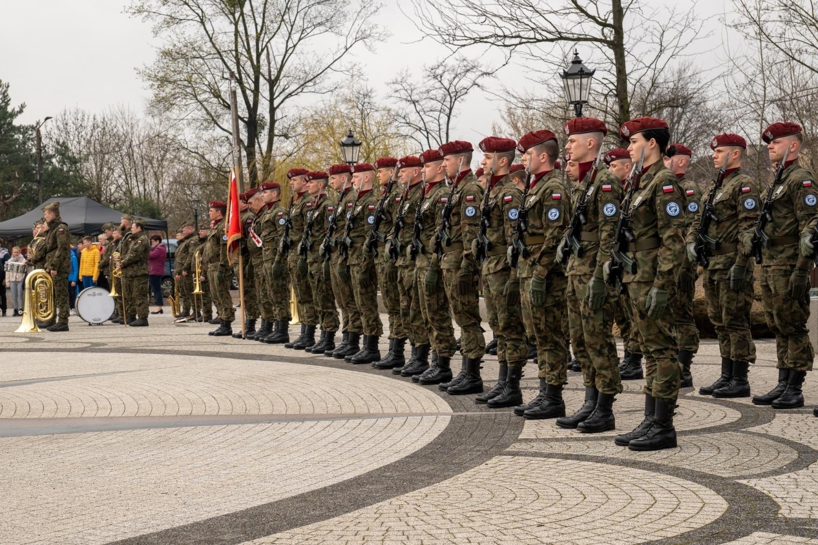 Zdjęcie w galerii na portalu naszraciborz.pl: Pamięć o ofiarach Katynia żywa w Kuźni Raciborskiej  wiadomości z regionu