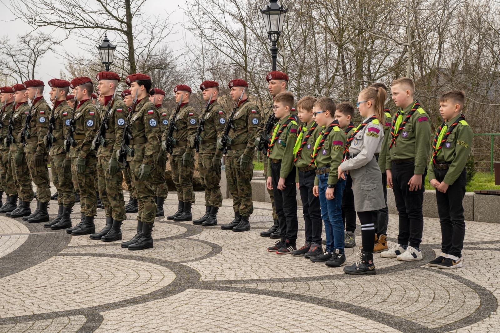 Zdjęcie w galerii na portalu naszraciborz.pl: Pamięć o ofiarach Katynia żywa w Kuźni Raciborskiej  wiadomości z regionu