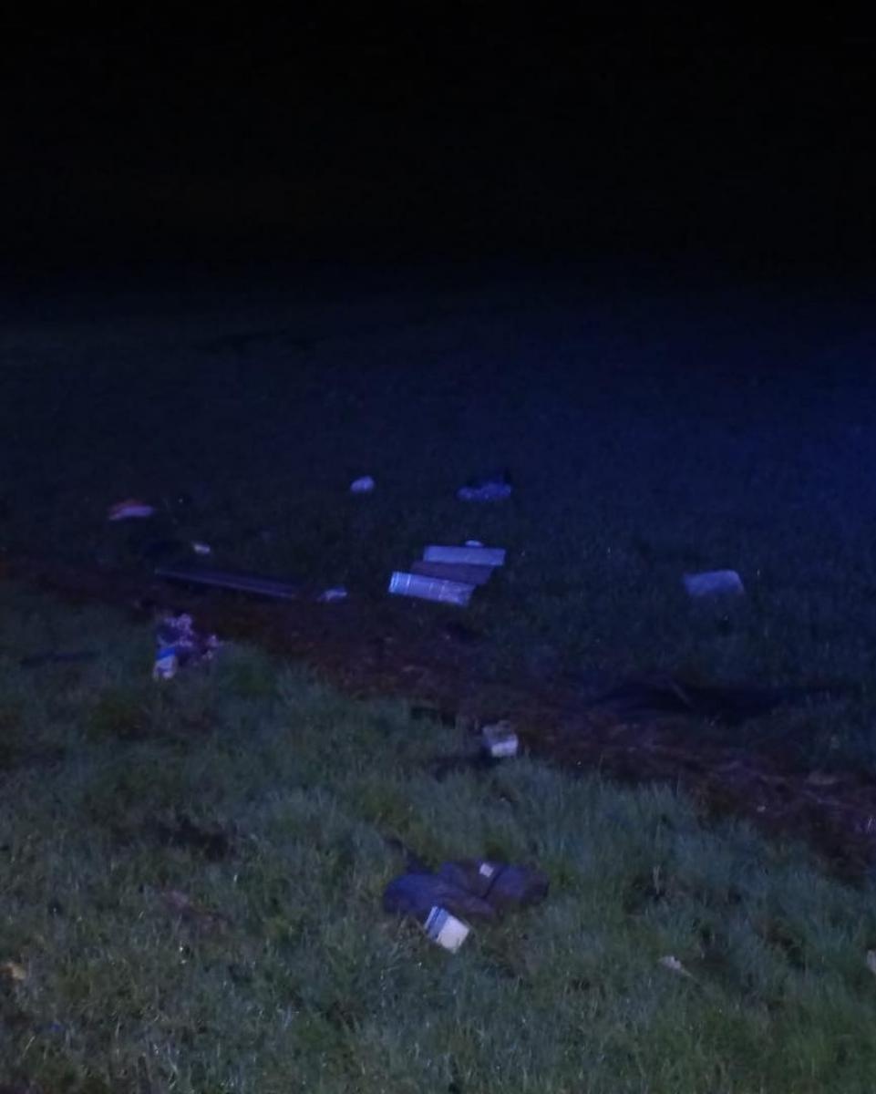 Zdjęcie w galerii na portalu naszraciborz.pl: DK 45. Rozpędzone renault na raciborskich rejestracjach uderzyło w drzewo [FOTO] wiadomości z regionu