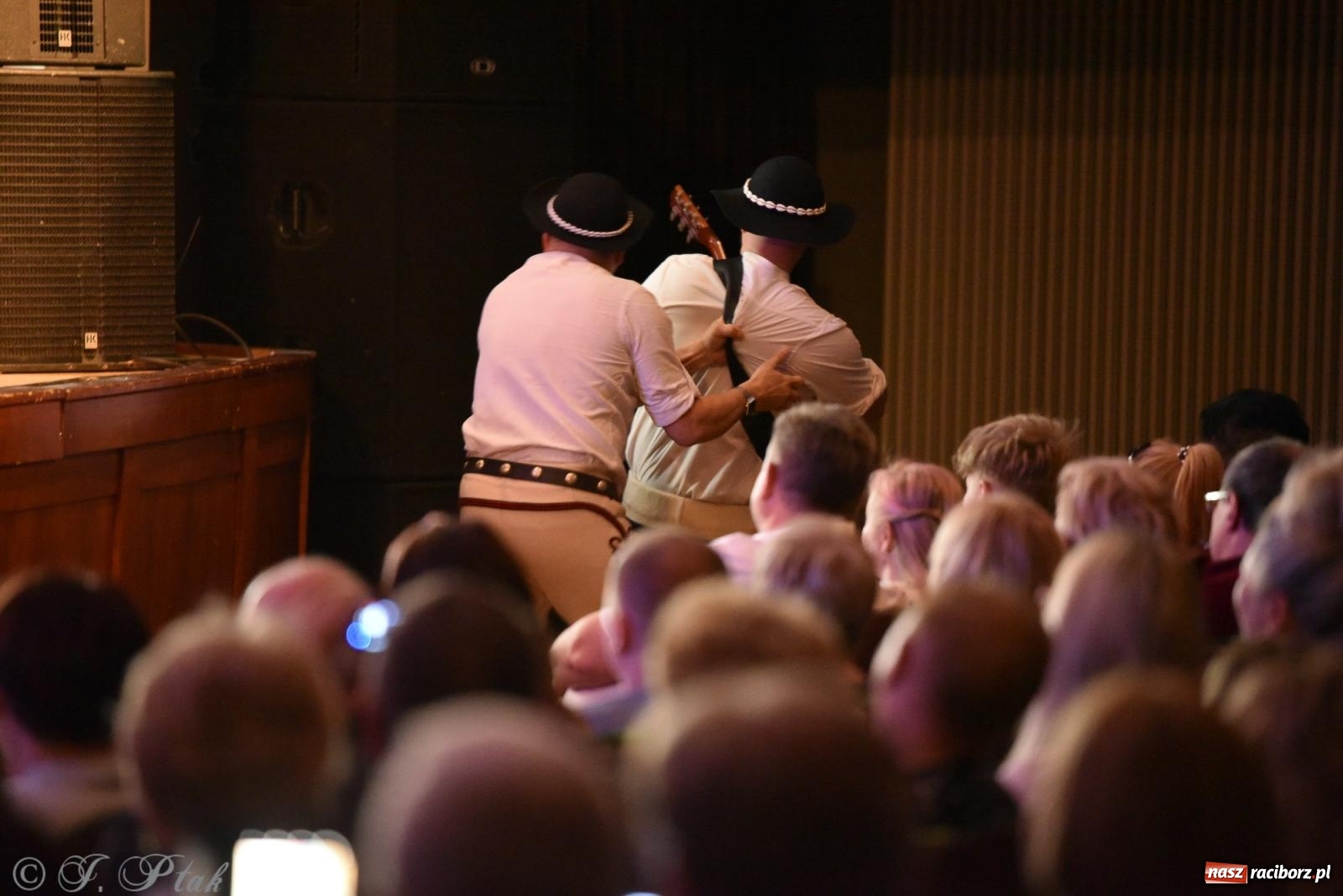 Zdjęcie w galerii na portalu naszraciborz.pl: Górale zawładnęli sceną RCK, czyli Baciary w Raciborzu [FOTO i WIDEO] wiadomości z regionu