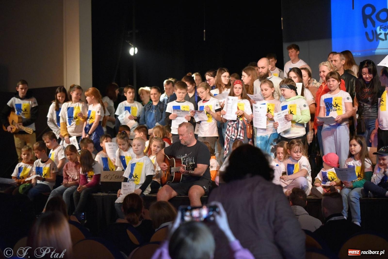 Zdjęcie w galerii na portalu naszraciborz.pl: Rock for Ukraine w Raciborzu [FOTO i WIDEO] wiadomości z regionu