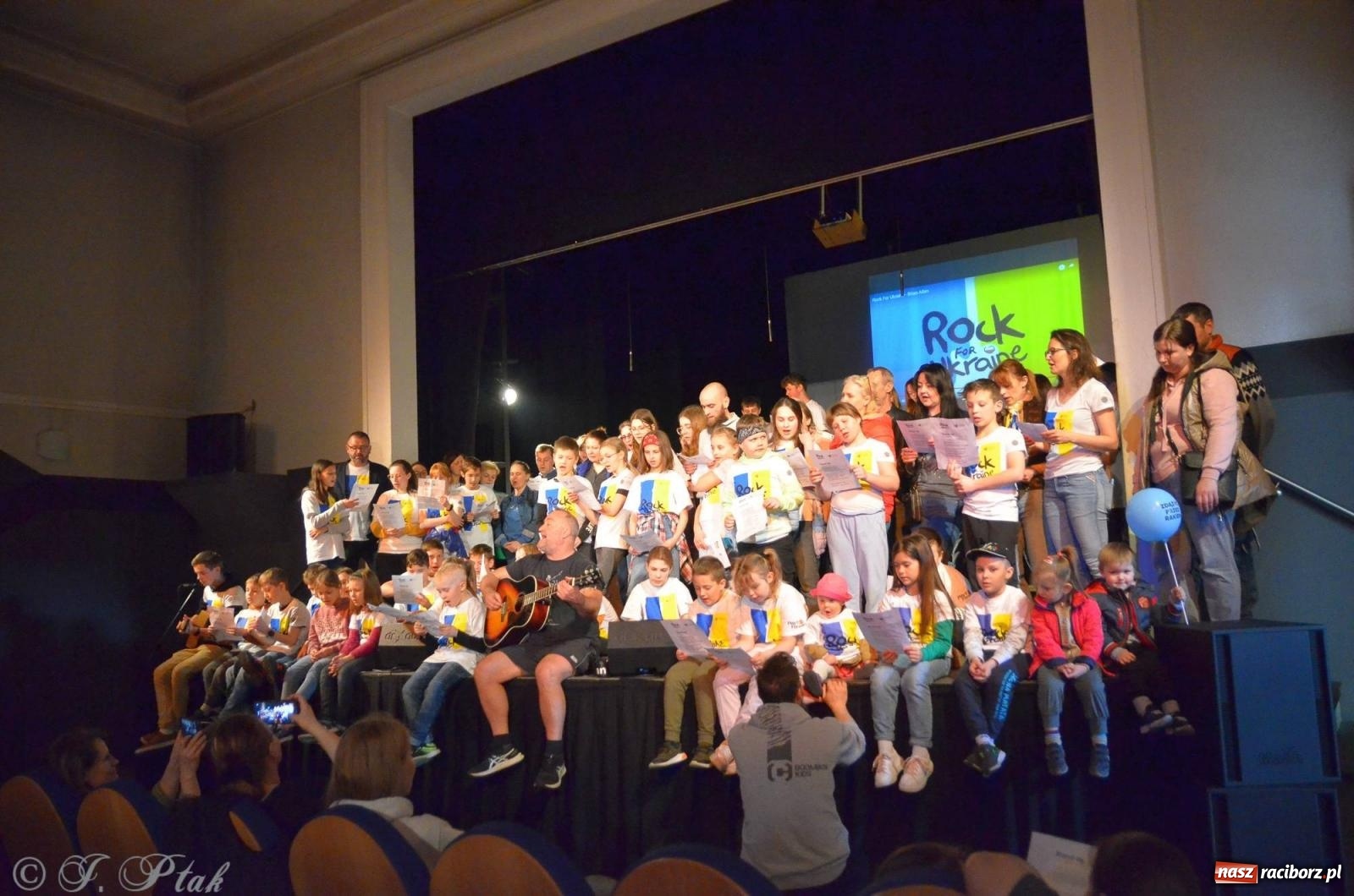 Zdjęcie w galerii na portalu naszraciborz.pl: Rock for Ukraine w Raciborzu [FOTO i WIDEO] wiadomości z regionu