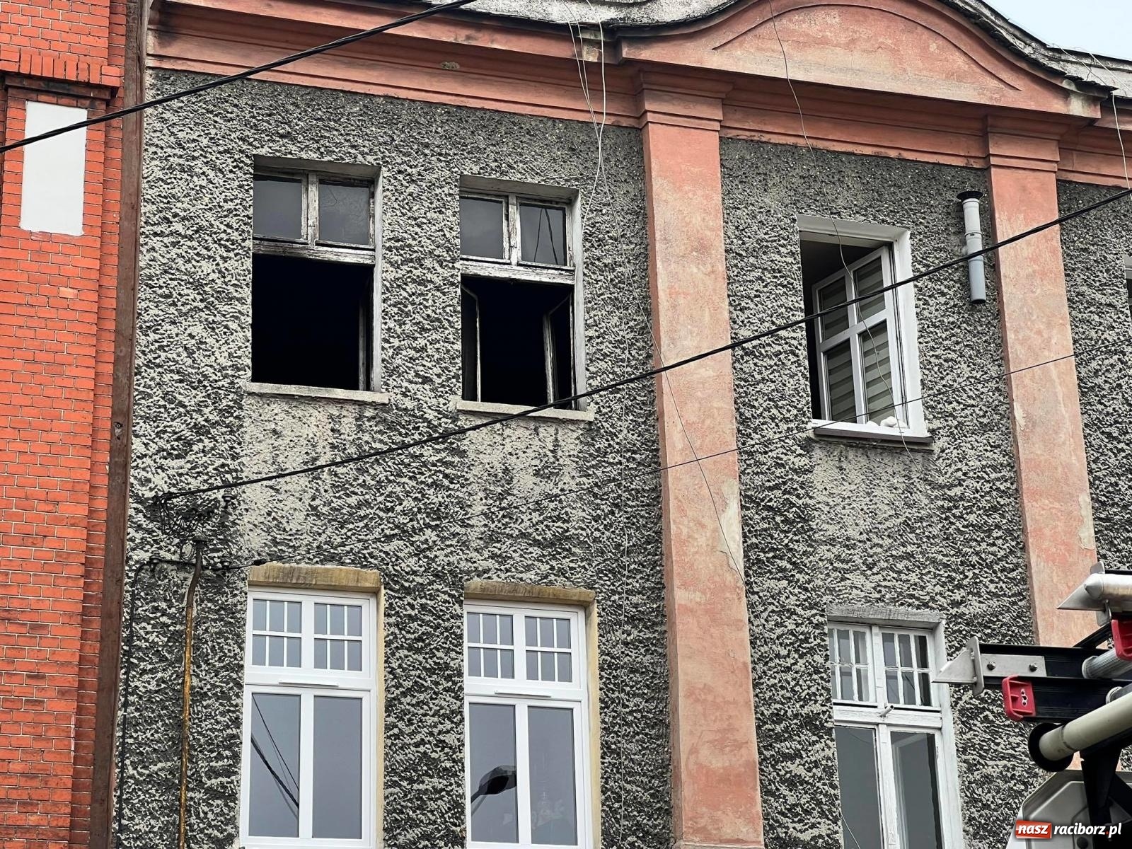 Zdjęcie w galerii na portalu naszraciborz.pl: Pożar mieszkania przy Fabrycznej [FOTO] wiadomości z regionu