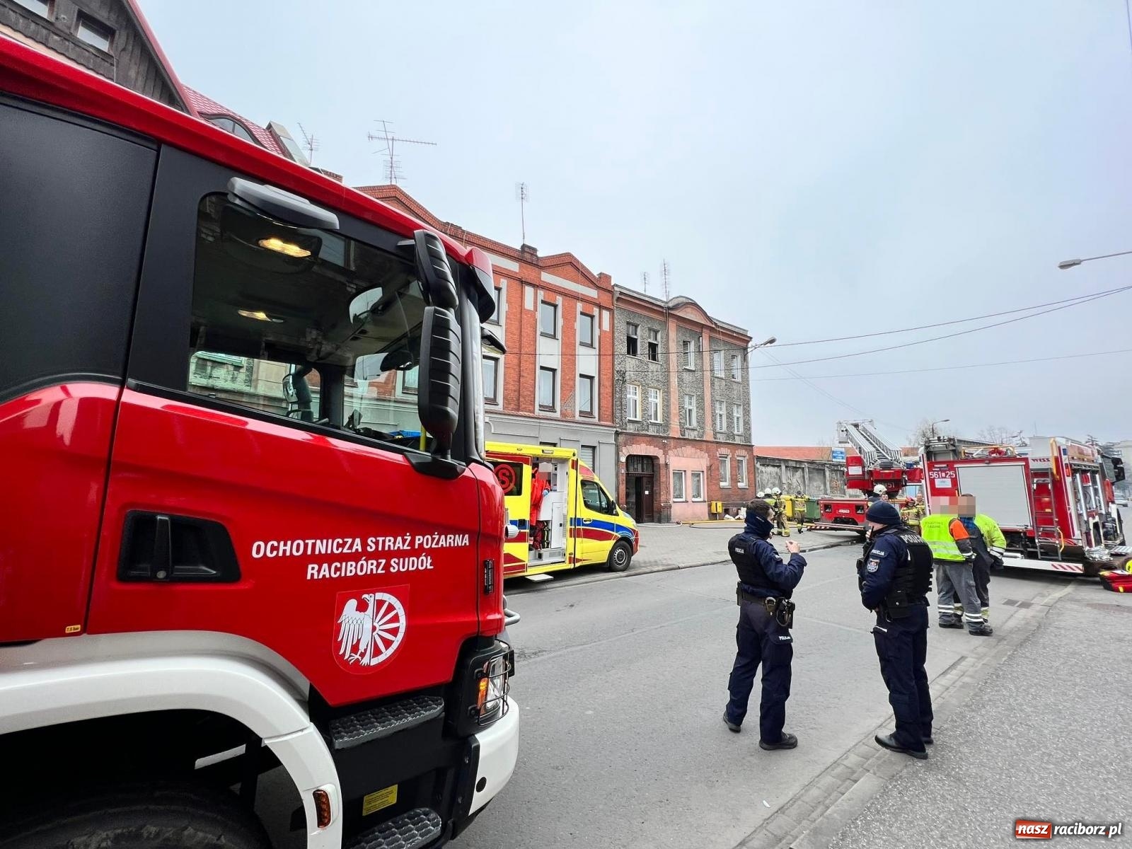 Zdjęcie w galerii na portalu naszraciborz.pl: Pożar mieszkania przy Fabrycznej [FOTO] wiadomości z regionu
