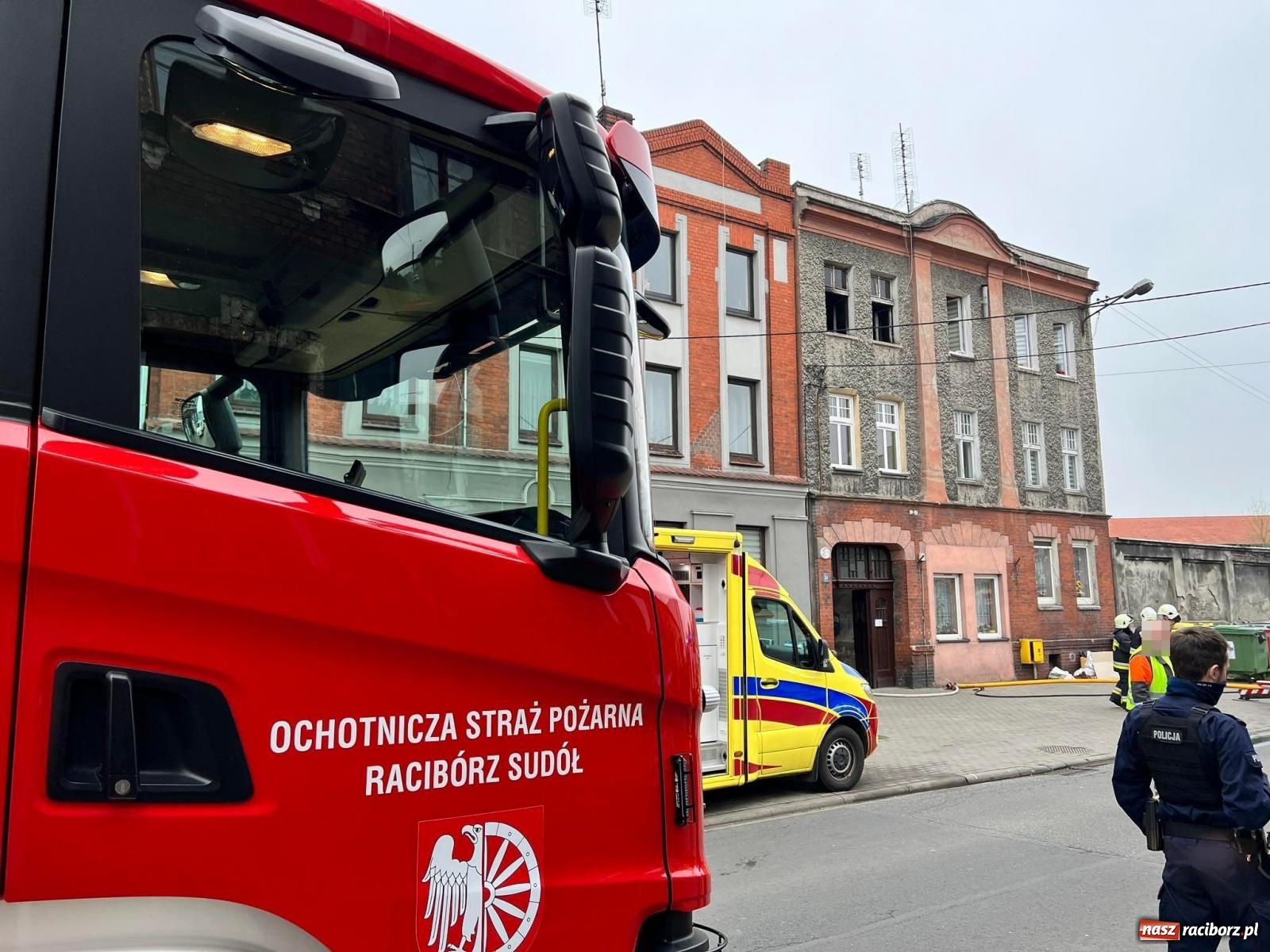 Zdjęcie w galerii na portalu naszraciborz.pl: Pożar mieszkania przy Fabrycznej [FOTO] wiadomości z regionu