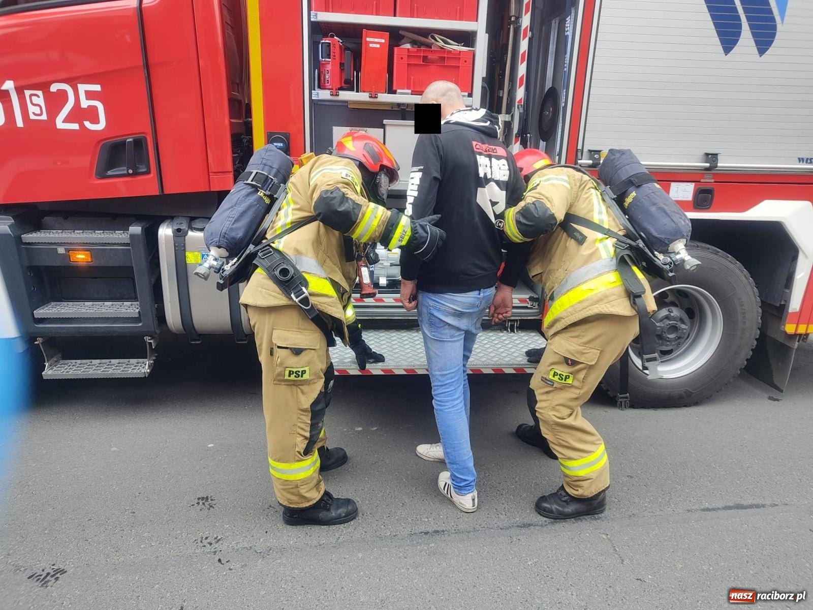Zdjęcie w galerii na portalu naszraciborz.pl: Pożar mieszkania przy Fabrycznej [FOTO] wiadomości z regionu