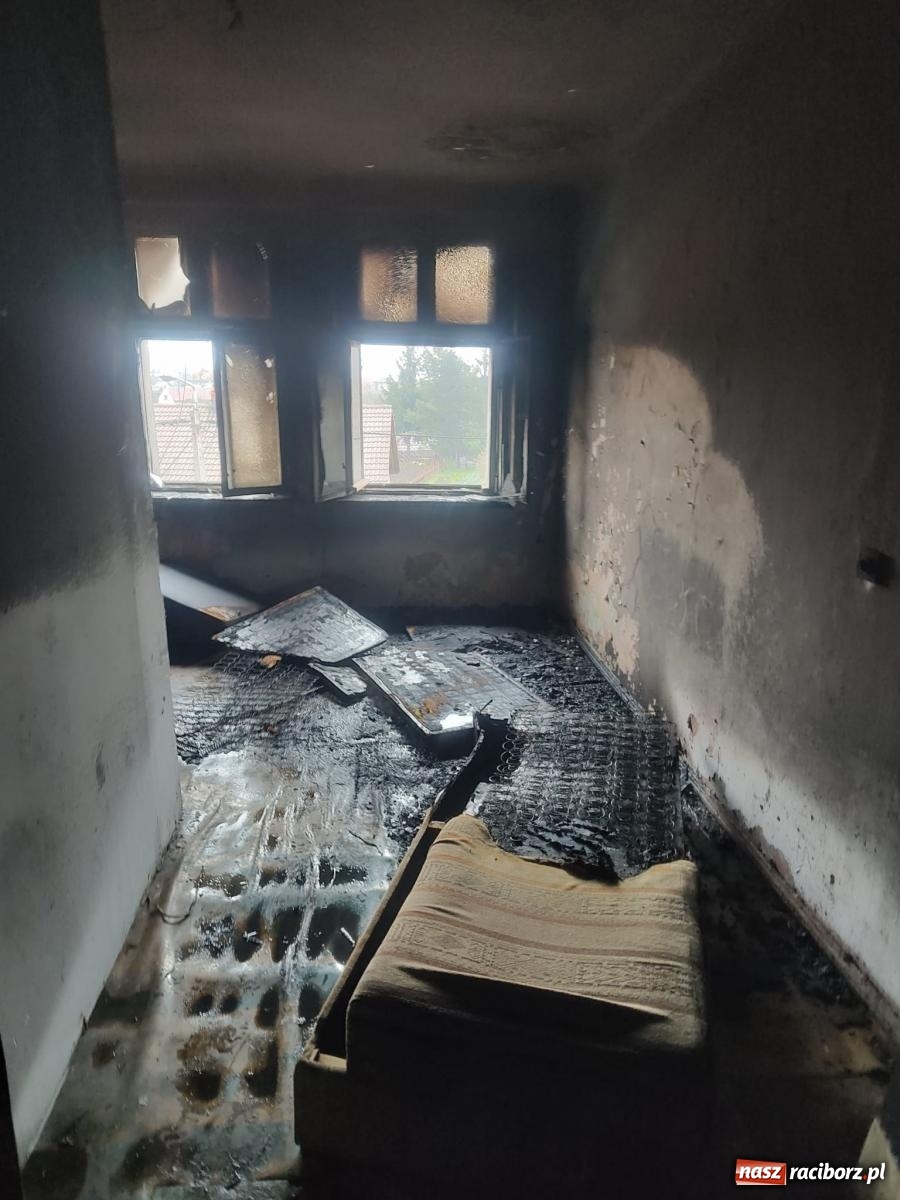 Zdjęcie w galerii na portalu naszraciborz.pl: Pożar mieszkania przy Fabrycznej [FOTO] wiadomości z regionu