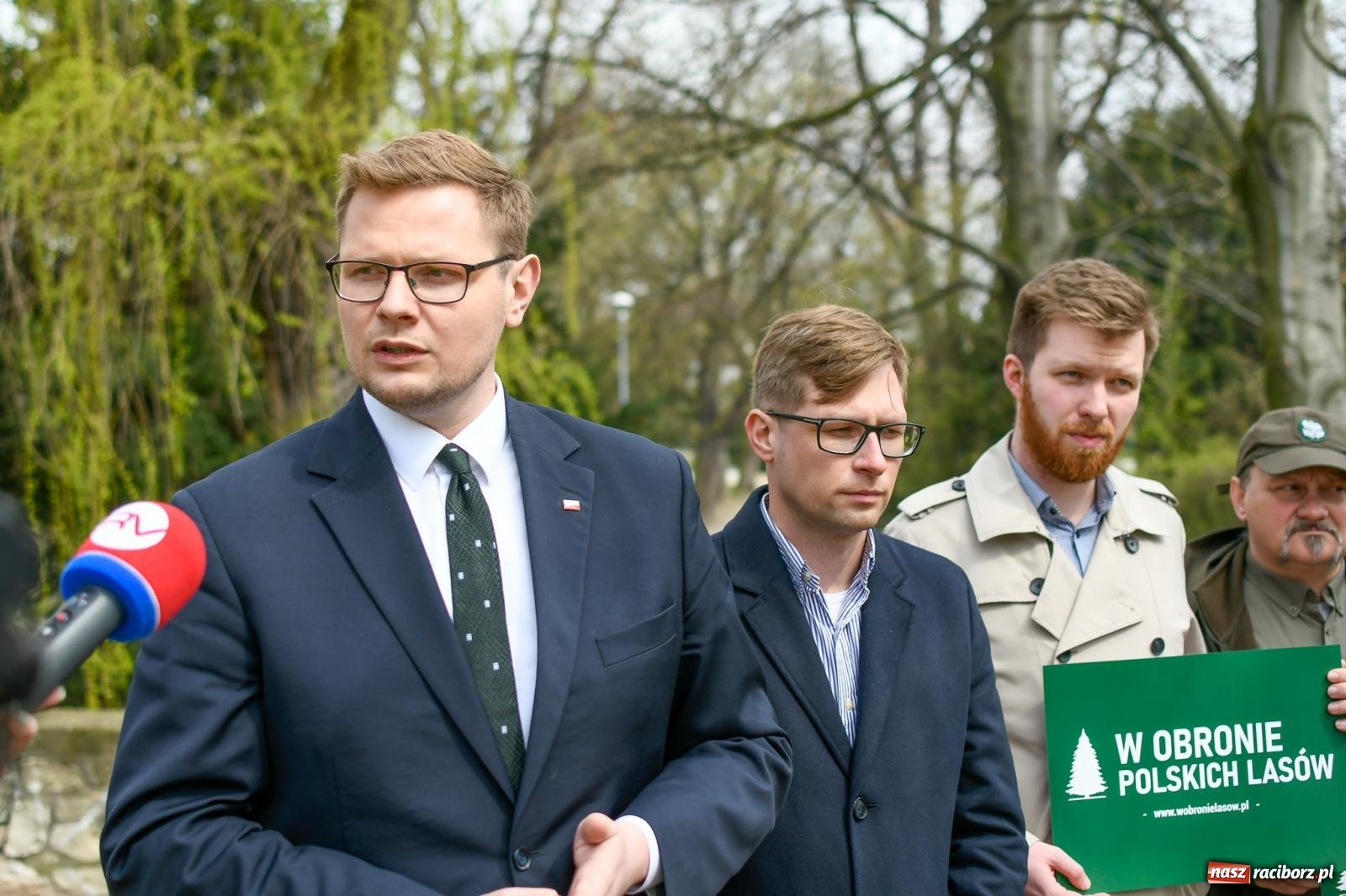 Zdjęcie w galerii na portalu naszraciborz.pl: W obronie polskich lasów. Konferencja w Raciborzu wiadomości z regionu