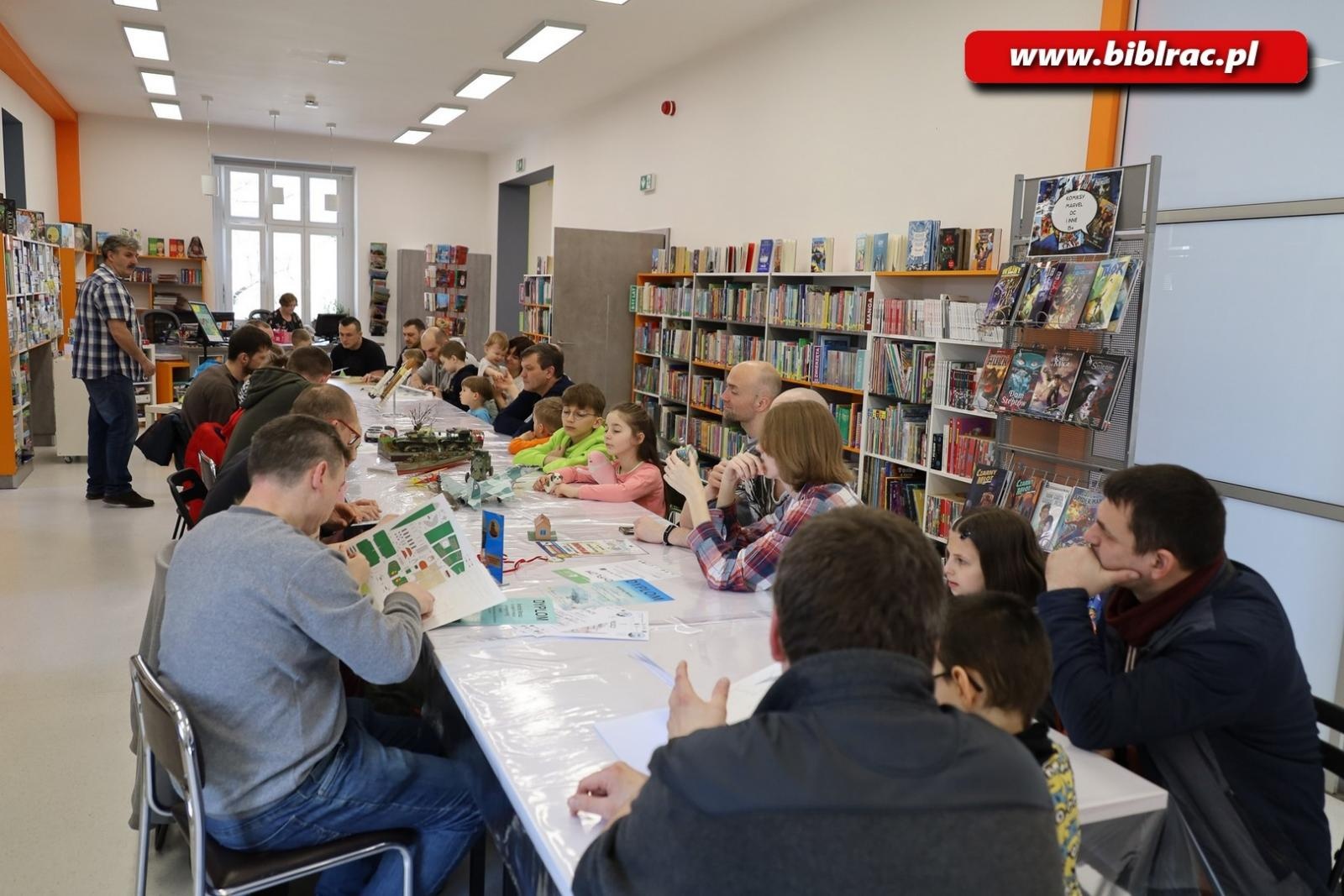 Zdjęcie w galerii na portalu naszraciborz.pl: O pasji modelarstwa w raciborskim klubie ojca wiadomości z regionu