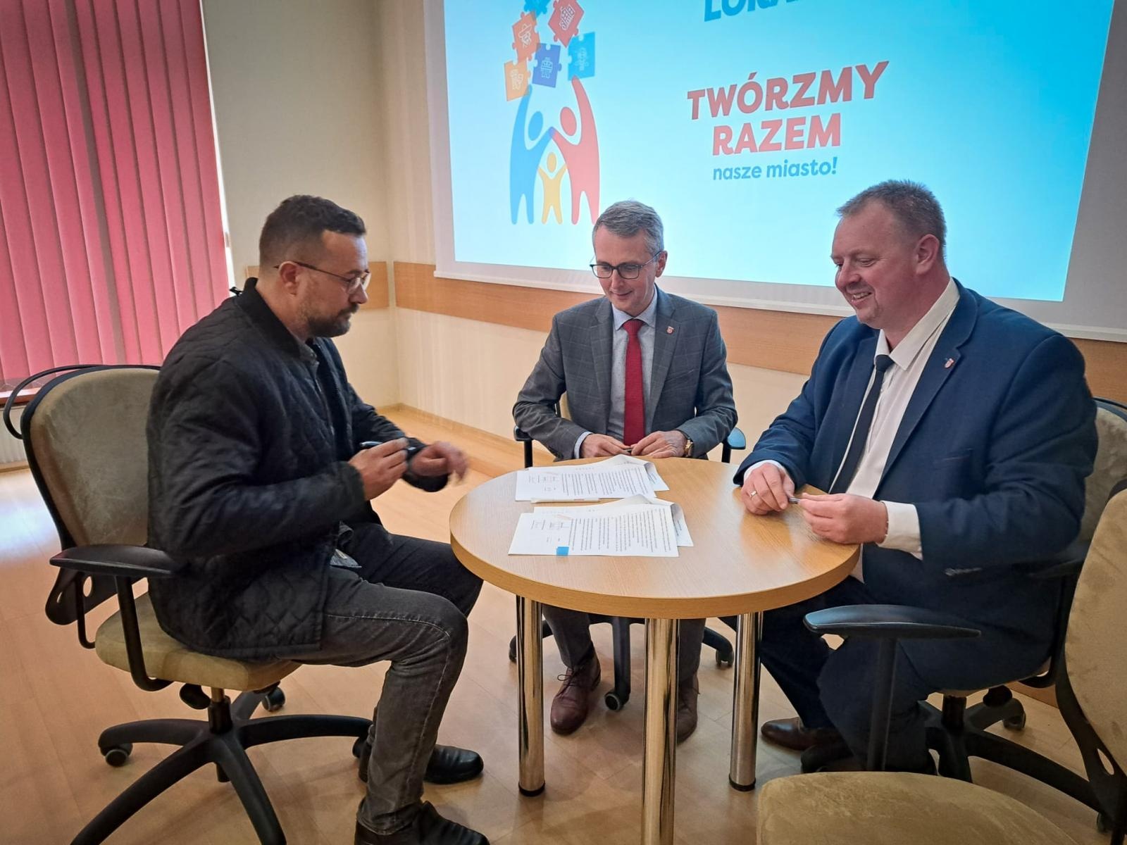 Zdjęcie w galerii na portalu naszraciborz.pl: Umowy na raciborską Inicjatywę Lokalną podpisane wiadomości z regionu