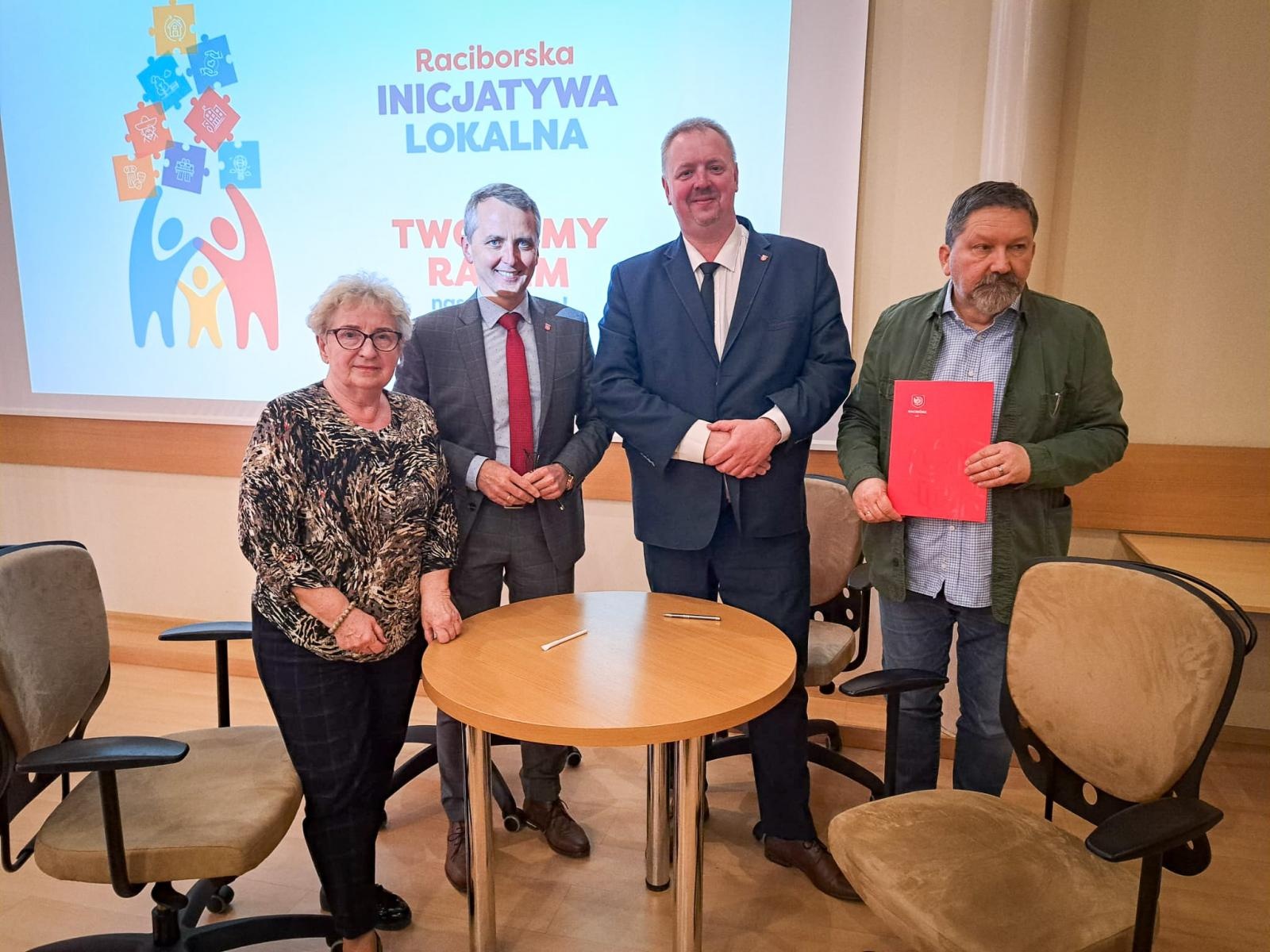 Zdjęcie w galerii na portalu naszraciborz.pl: Umowy na raciborską Inicjatywę Lokalną podpisane wiadomości z regionu