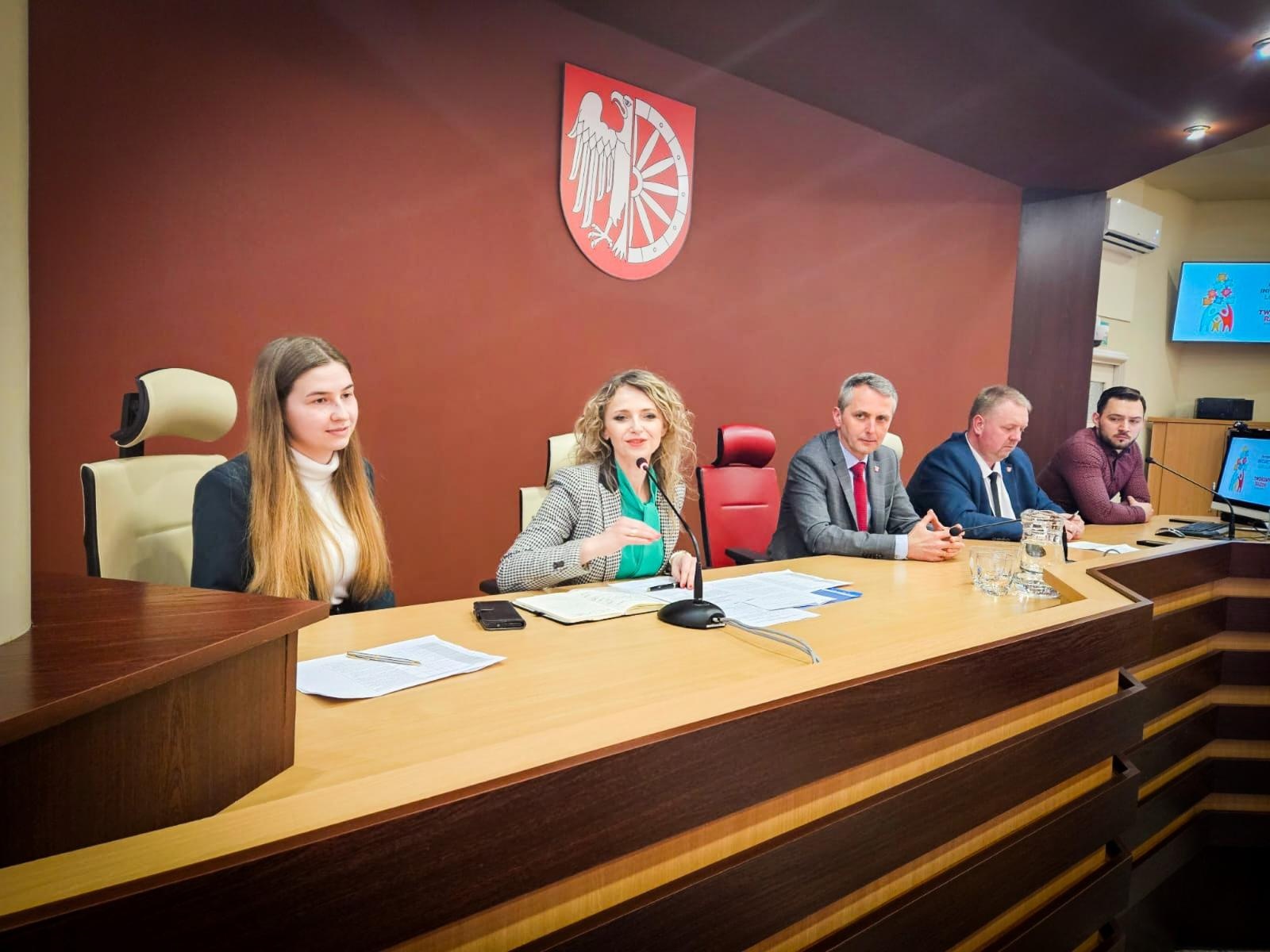 Zdjęcie w galerii na portalu naszraciborz.pl: Umowy na raciborską Inicjatywę Lokalną podpisane wiadomości z regionu