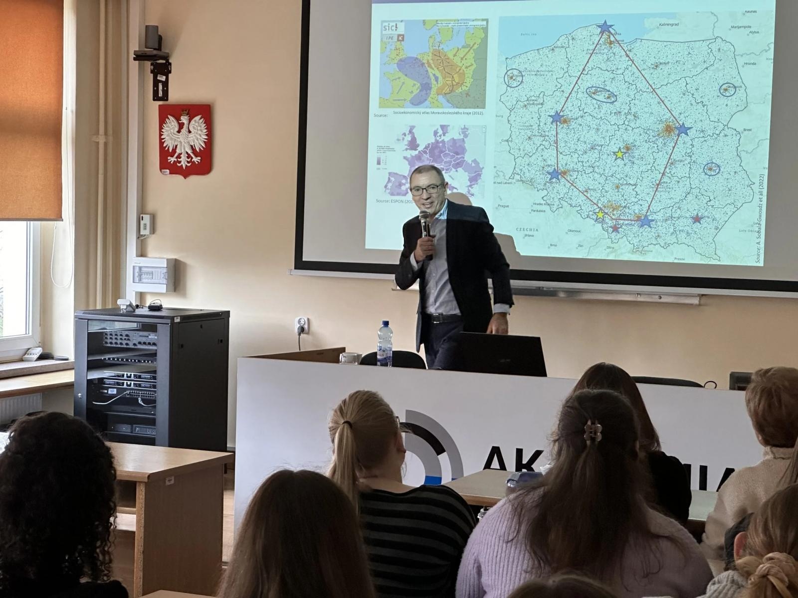Zdjęcie w galerii na portalu naszraciborz.pl: Transformacja czy stagnacja? Wyzwania i szanse dla miast średnich w erze cyfrowej rewolucji przemysłowej wiadomości z regionu