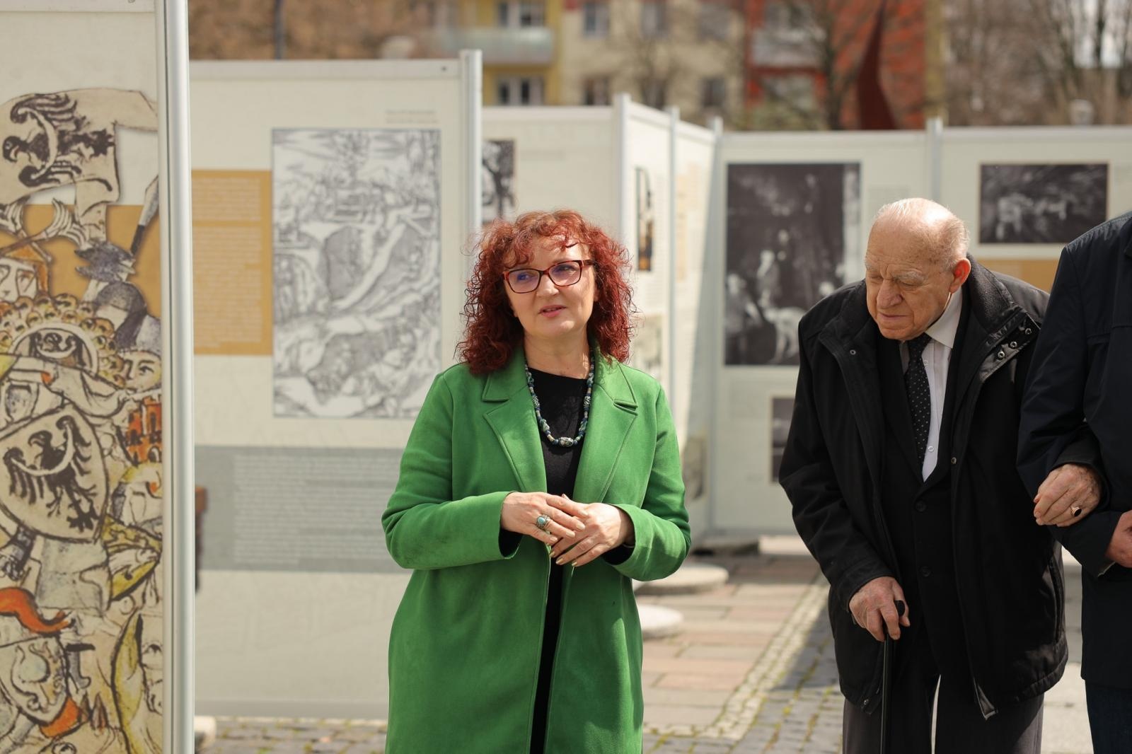 Zdjęcie w galerii na portalu naszraciborz.pl: MY, POLACY! O polskości Śląska. Wystawa na skwerze przy kościele farnym wiadomości z regionu