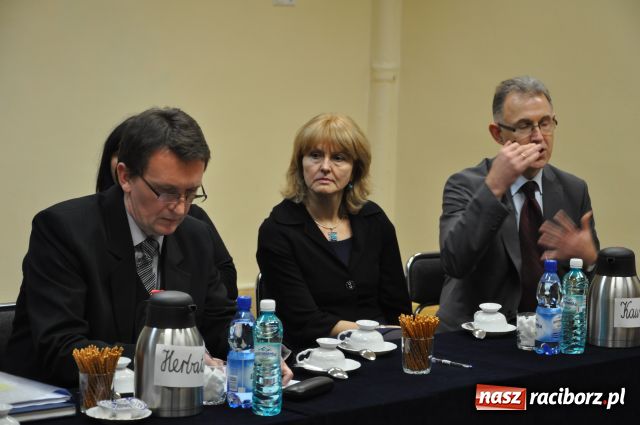 Zdjęcie w galerii na portalu naszraciborz.pl: Chcą remontu szkoły, a nie nauki w SP 6 wiadomości z regionu