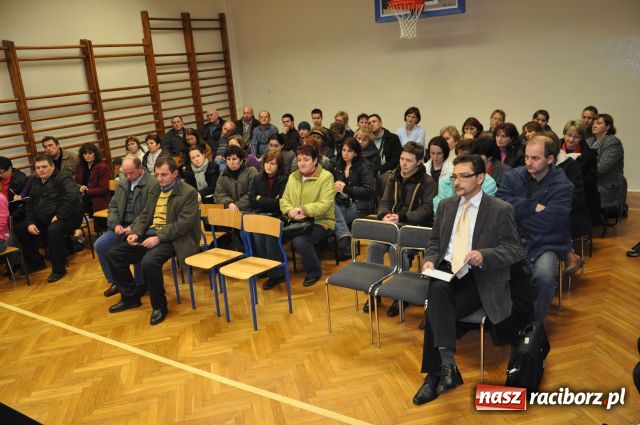Zdjęcie w galerii na portalu naszraciborz.pl: Chcą remontu szkoły, a nie nauki w SP 6 wiadomości z regionu