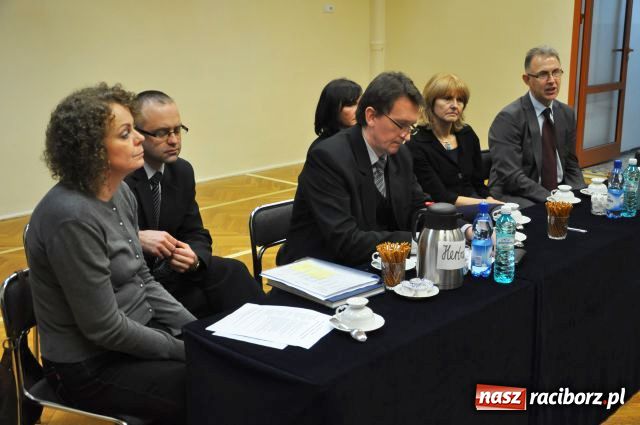 Zdjęcie w galerii na portalu naszraciborz.pl: Chcą remontu szkoły, a nie nauki w SP 6 wiadomości z regionu