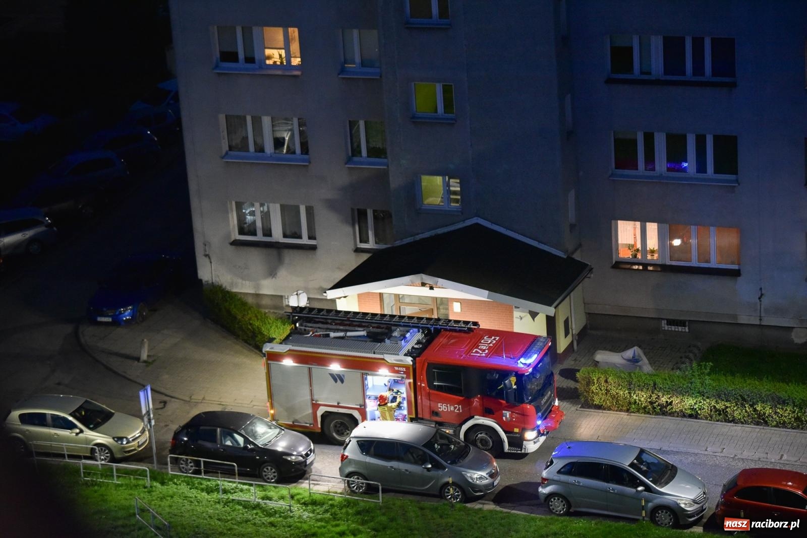 Zdjęcie w galerii na portalu naszraciborz.pl: Na Katowickiej woda lała się z sufitu wiadomości z regionu