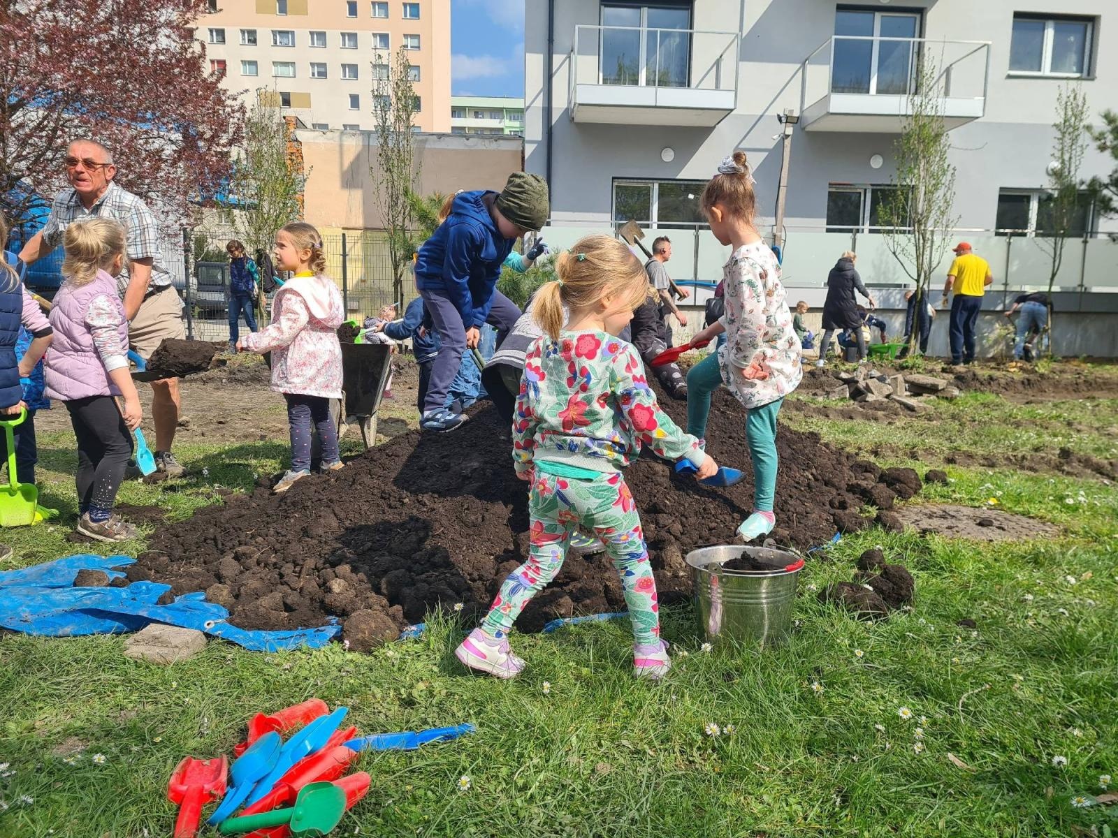 Zdjęcie w galerii na portalu naszraciborz.pl: Przedszkolny piknik familijny na Mysłowickiej wiadomości z regionu