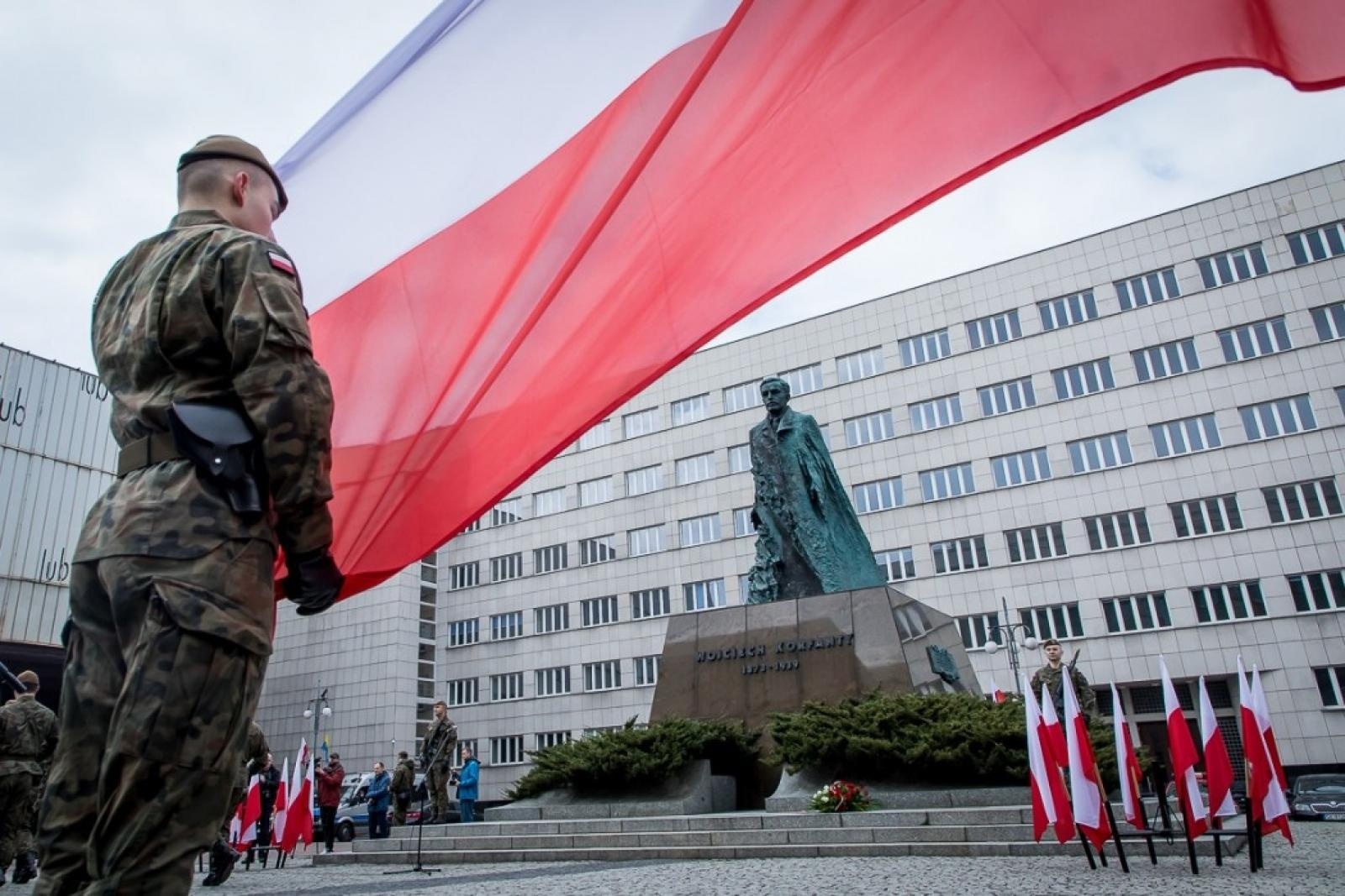Zdjęcie w galerii na portalu naszraciborz.pl: Obchody 150. rocznicy urodzin Wojciecha Korfantego z udziałem raciborskich pograniczników wiadomości z regionu