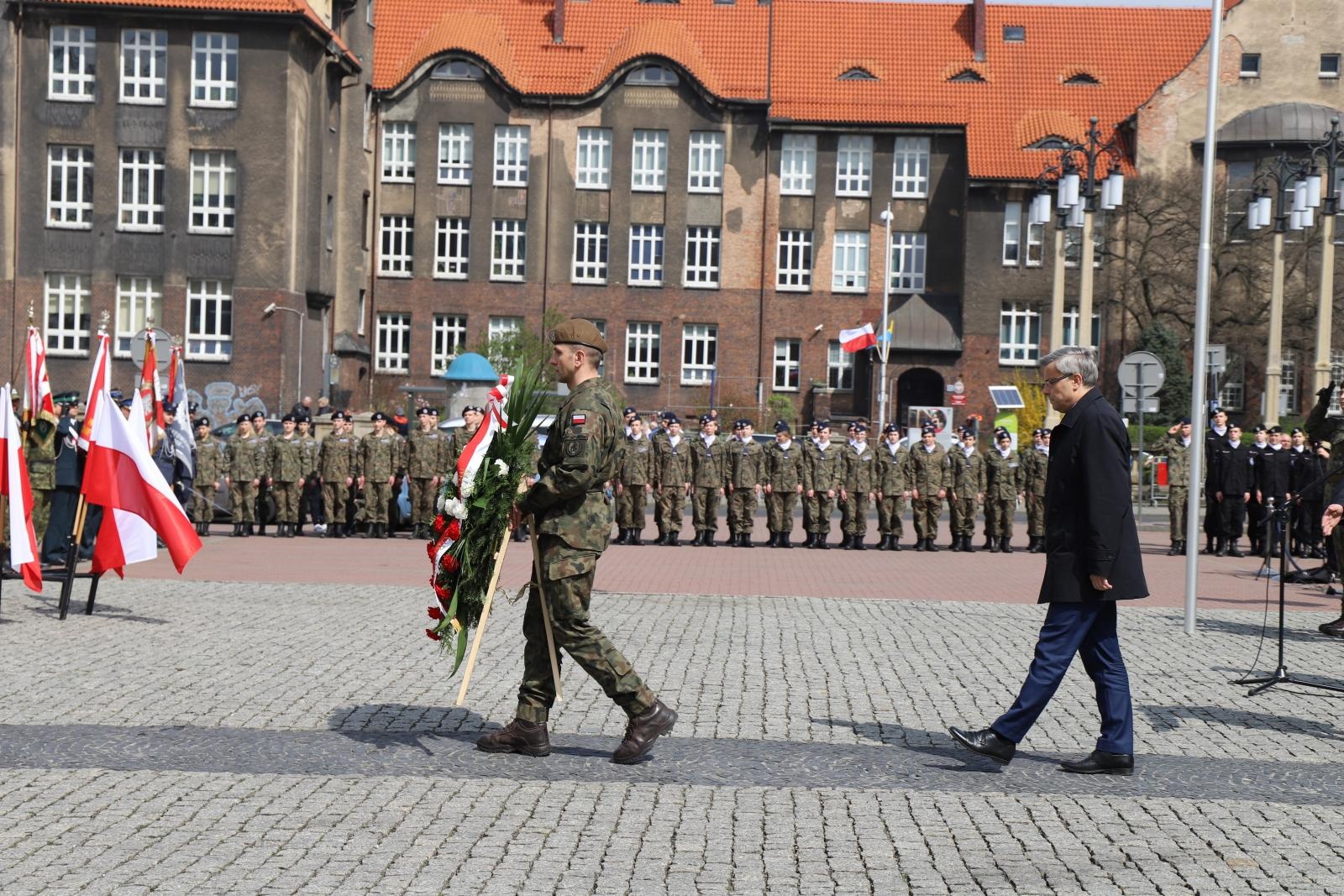 Zdjęcie w galerii na portalu naszraciborz.pl: Obchody 150. rocznicy urodzin Wojciecha Korfantego z udziałem raciborskich pograniczników wiadomości z regionu