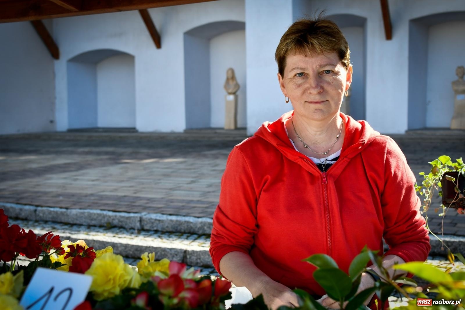 Zdjęcie w galerii na portalu naszraciborz.pl: Zamkowy dziedziniec tonie w kwiatach [FOTO i WIDEO] wiadomości z regionu