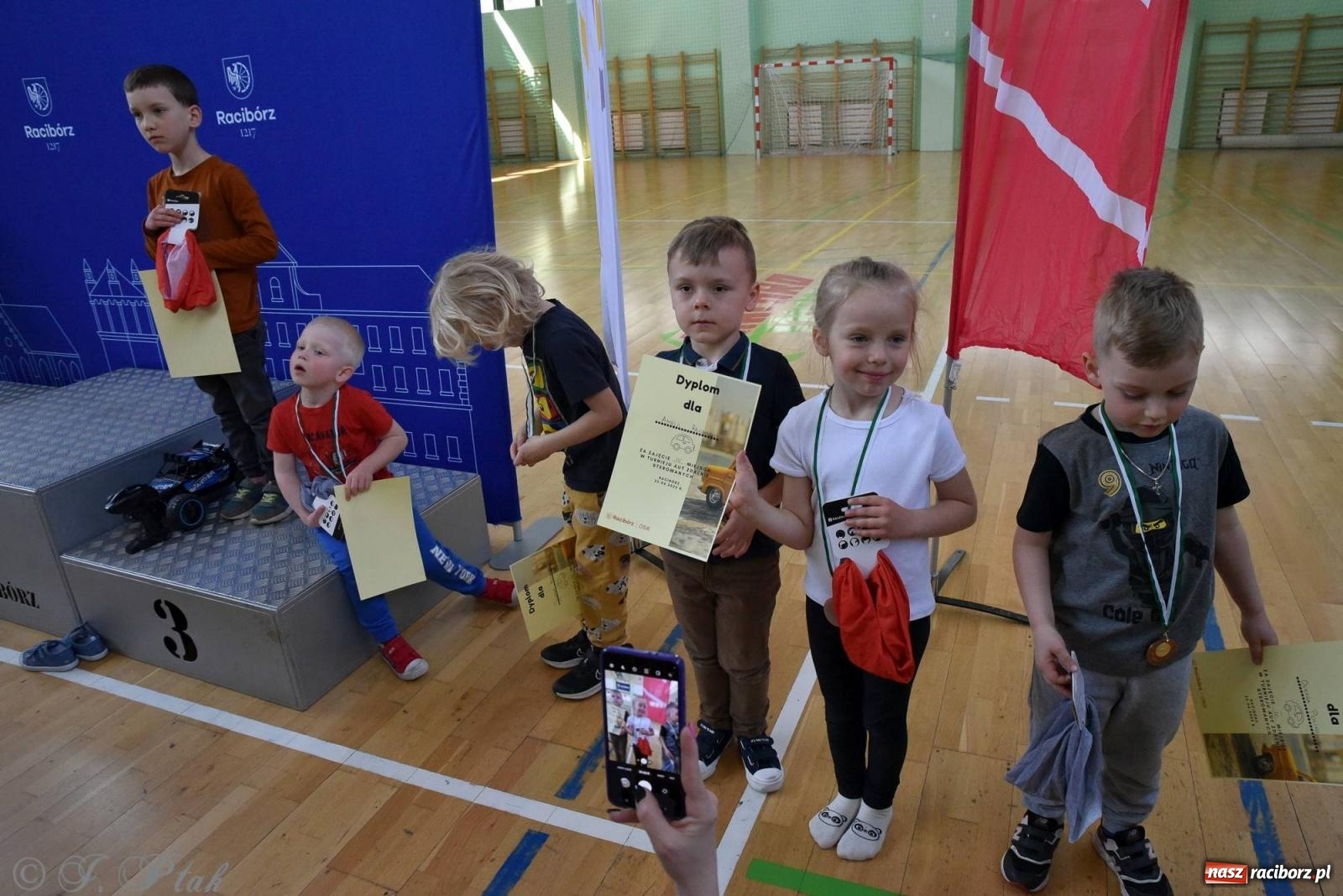 Zdjęcie w galerii na portalu naszraciborz.pl: Raciborski Turniej Aut Zdalnie Sterowanych [FOTO i WYNIKI] wiadomości z regionu