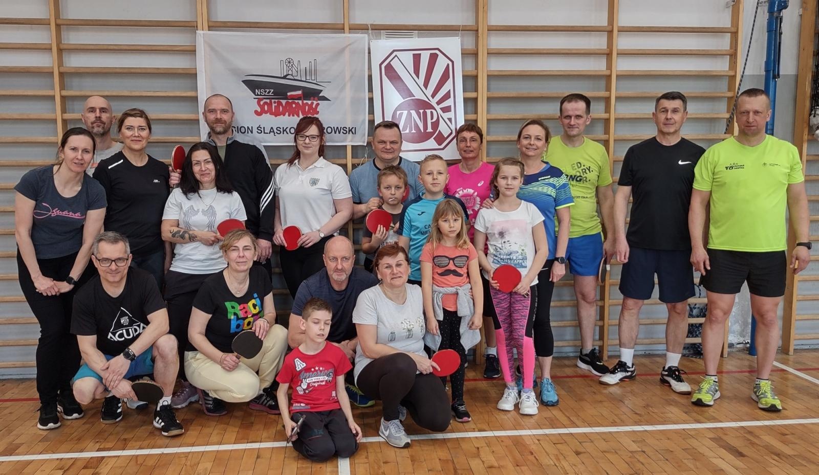 Zdjęcie w galerii na portalu naszraciborz.pl: Pracownicy oświaty i ich rodziny rywalizowali w tenisie stołowym wiadomości z regionu