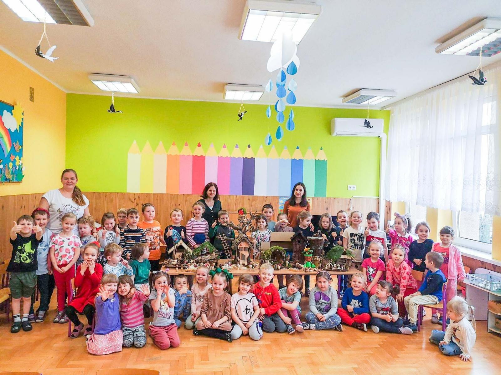 Zdjęcie w galerii na portalu naszraciborz.pl: Przedszkolaki z ul. Jana tworzą magiczną wioskę elfów wiadomości z regionu