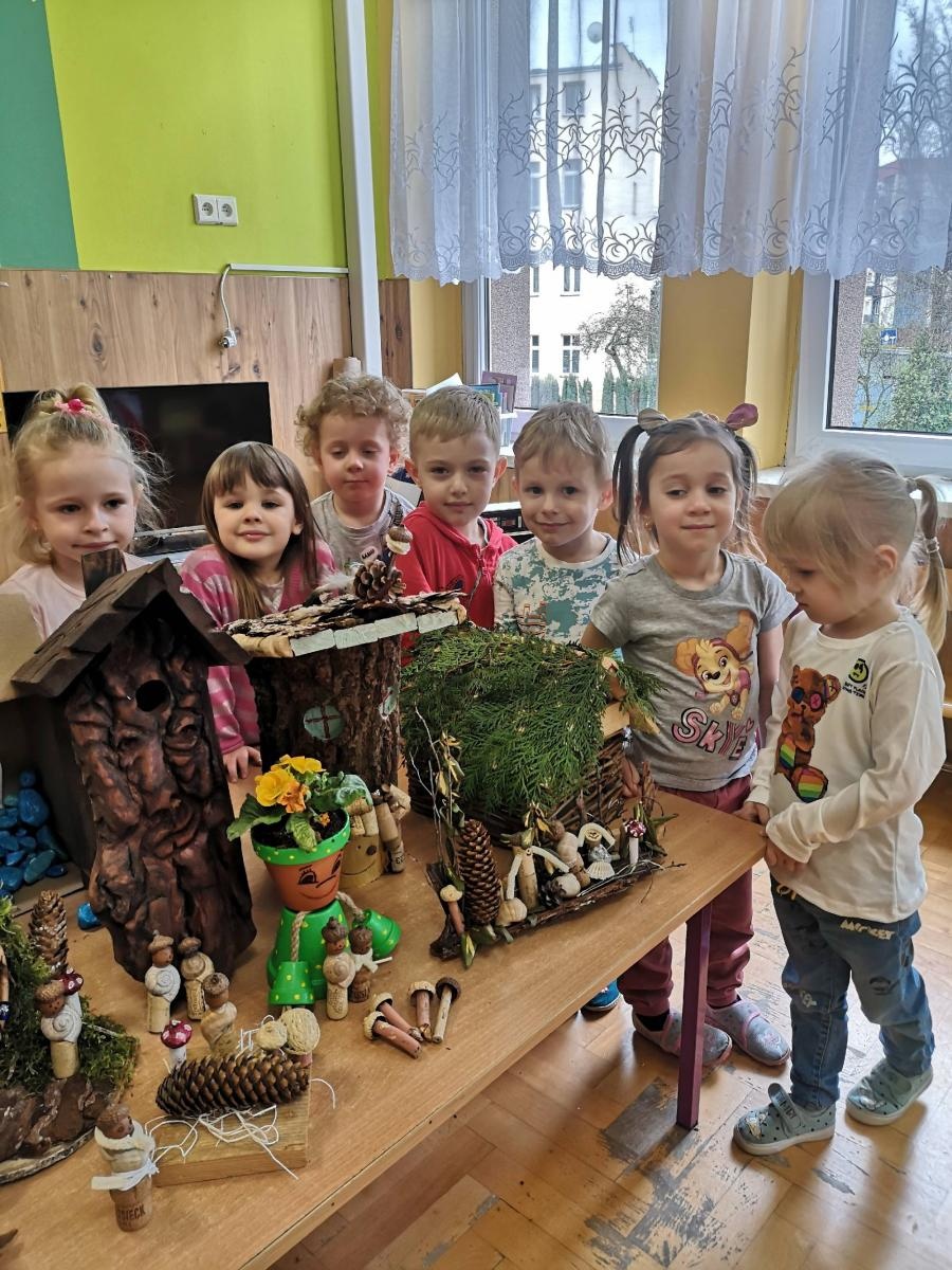 Zdjęcie w galerii na portalu naszraciborz.pl: Przedszkolaki z ul. Jana tworzą magiczną wioskę elfów wiadomości z regionu