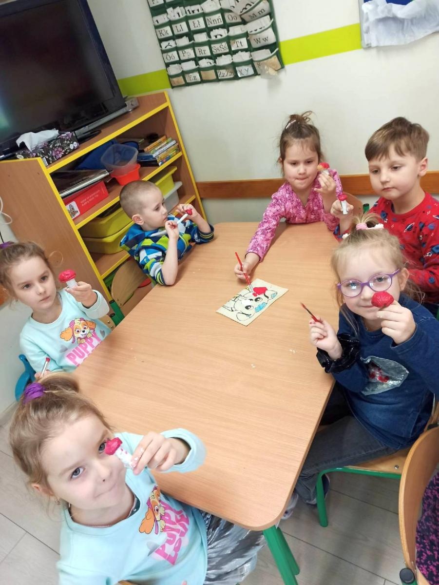 Zdjęcie w galerii na portalu naszraciborz.pl: Przedszkolaki z ul. Jana tworzą magiczną wioskę elfów wiadomości z regionu