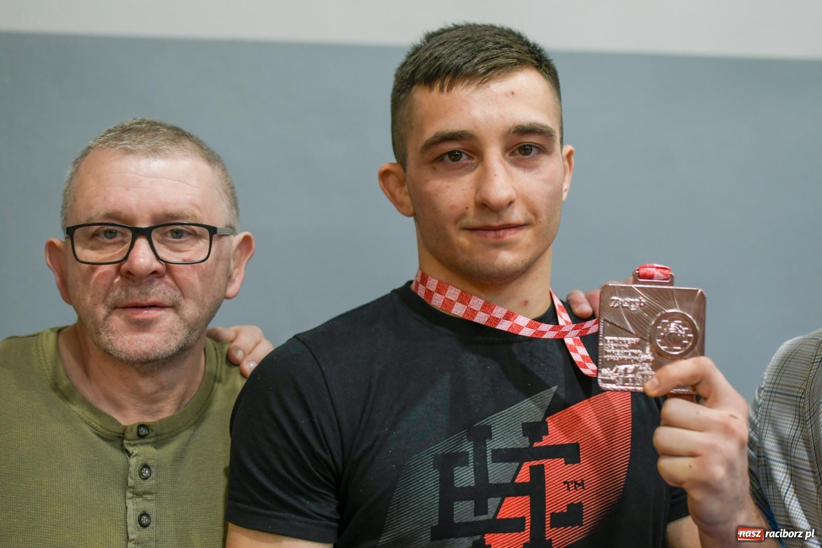 Zdjęcie w galerii na portalu naszraciborz.pl: Czarny wrócił do Raciborza. Owacje przy Staszica [FOTO i WIDEO] wiadomości z regionu