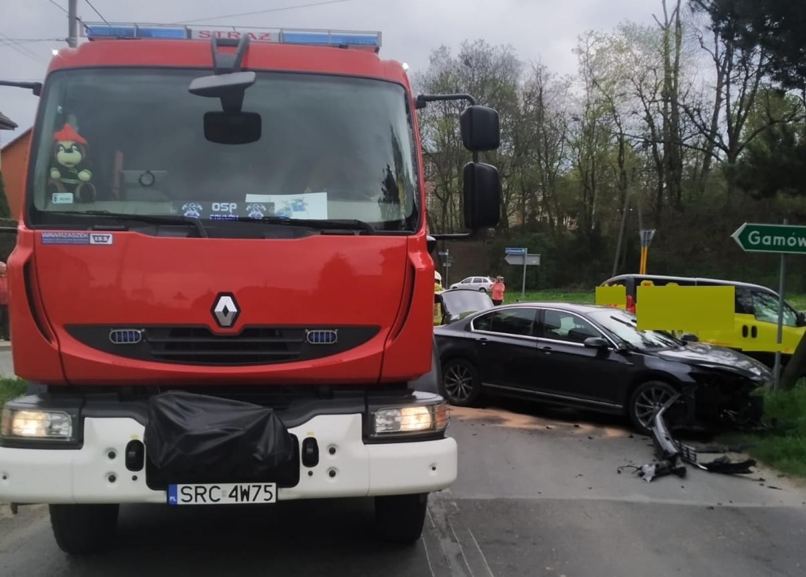 Zdjęcie w galerii na portalu naszraciborz.pl: Zderzenie w Pawłowie. Zawinił kierowca passata [FOTO] wiadomości z regionu