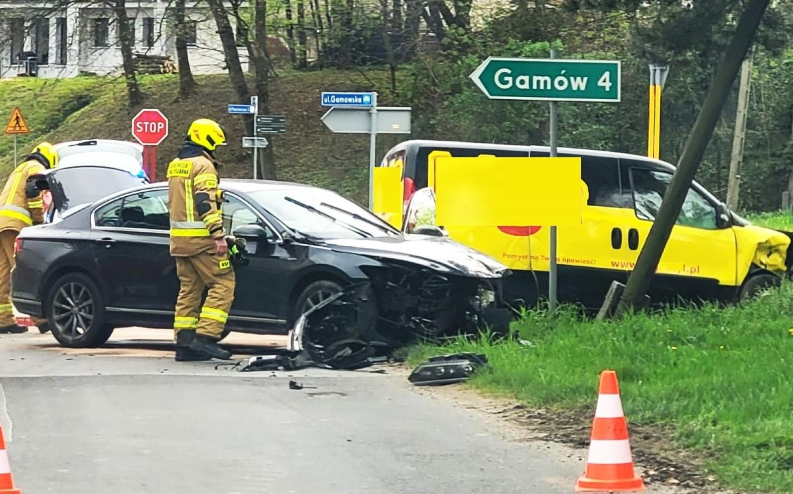 Zdjęcie w galerii na portalu naszraciborz.pl: Zderzenie w Pawłowie. Zawinił kierowca passata [FOTO] wiadomości z regionu