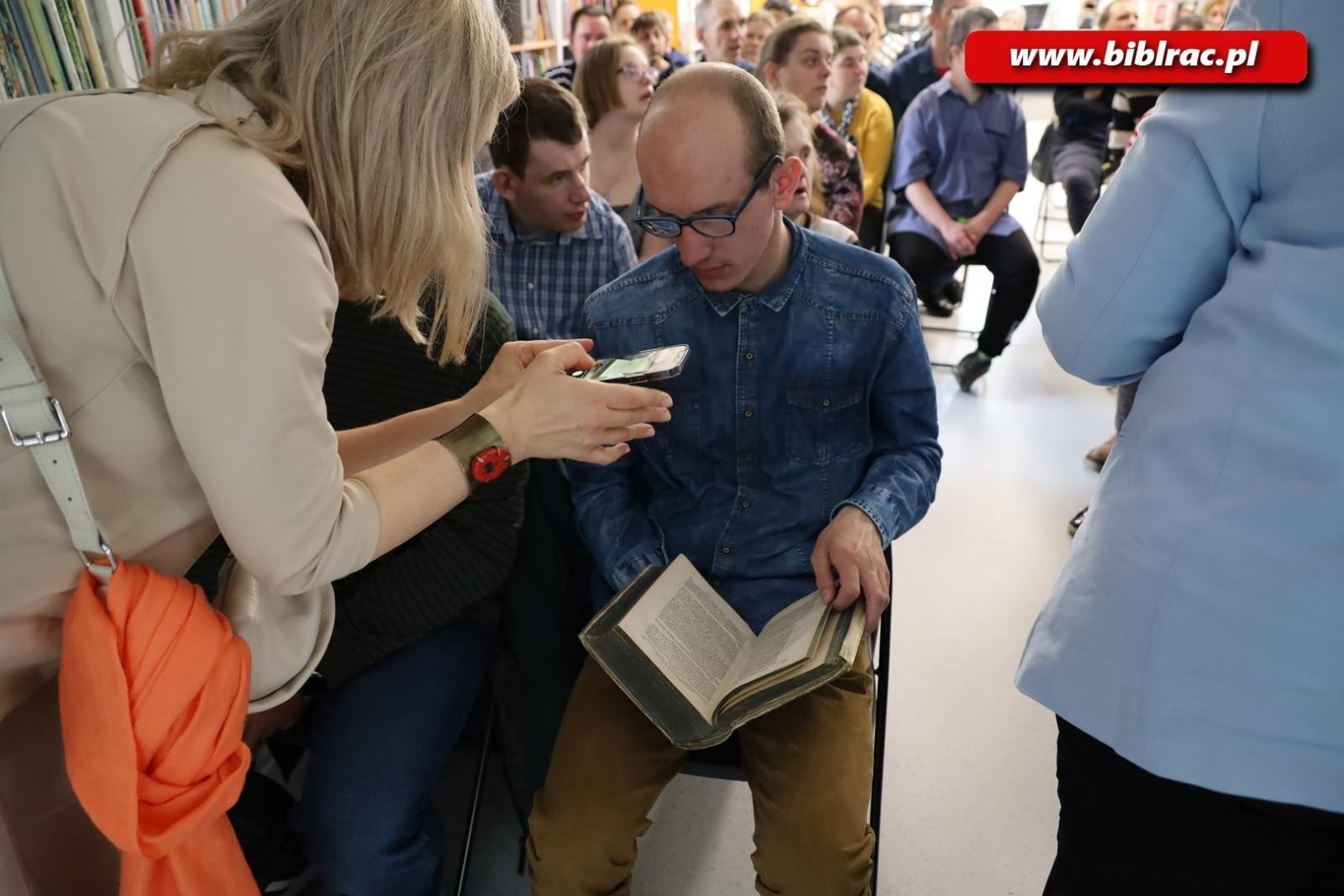 Zdjęcie w galerii na portalu naszraciborz.pl: Od glinianej tabliczki do e-booka [FOTO] wiadomości z regionu