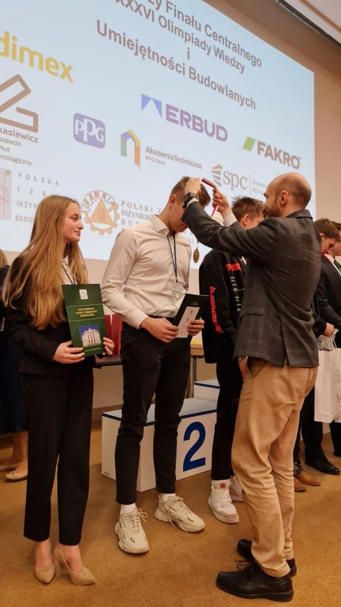 Zdjęcie w galerii na portalu naszraciborz.pl: Tomasz Wiatrowicz i Angelika Ryszka z CKZiU nr 1 w Raciborzu zostali laureatami OWiUB wiadomości z regionu