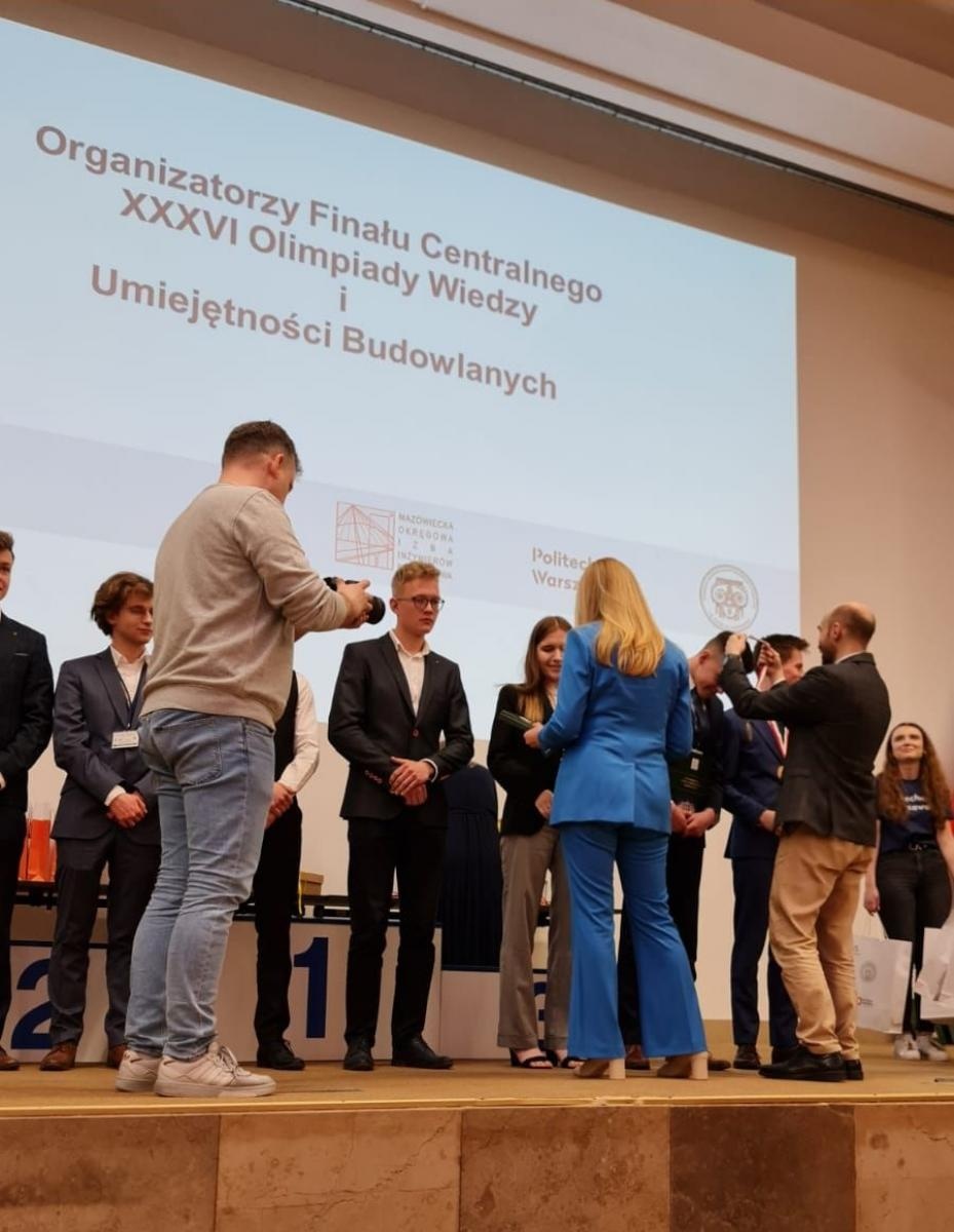 Zdjęcie w galerii na portalu naszraciborz.pl: Tomasz Wiatrowicz i Angelika Ryszka z CKZiU nr 1 w Raciborzu zostali laureatami OWiUB wiadomości z regionu