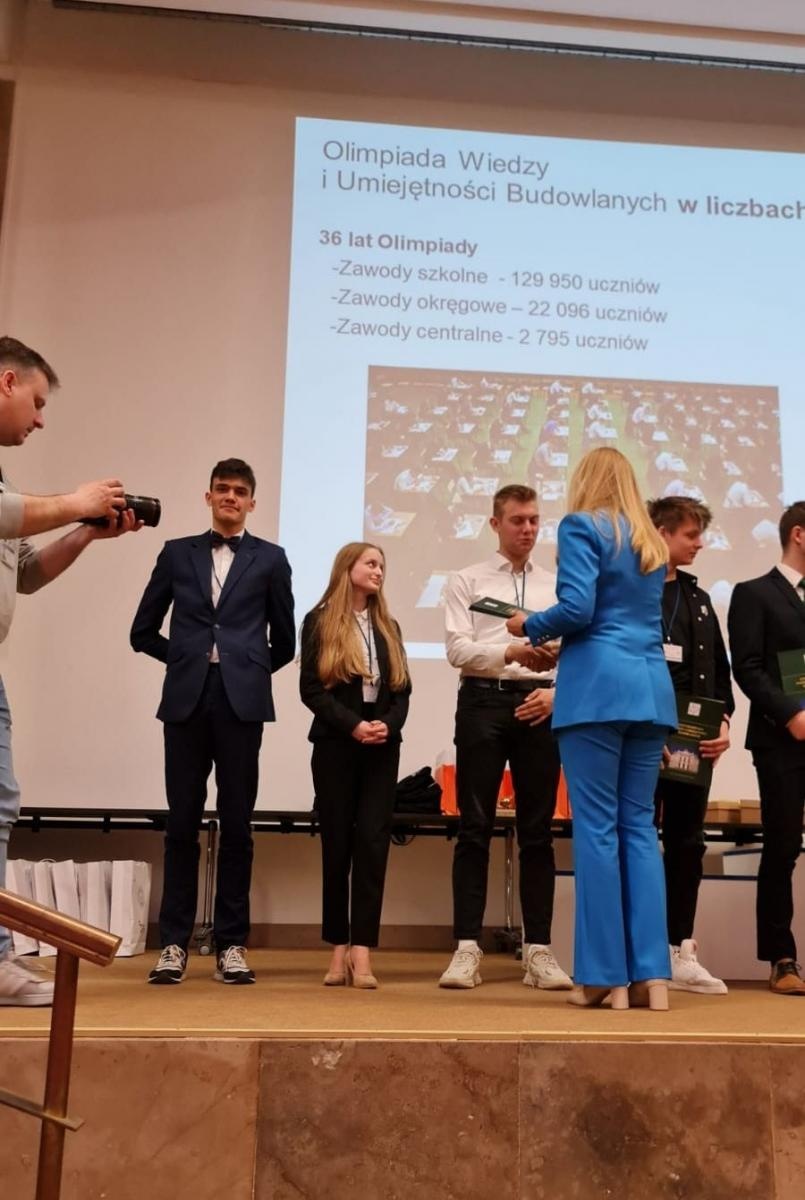 Zdjęcie w galerii na portalu naszraciborz.pl: Tomasz Wiatrowicz i Angelika Ryszka z CKZiU nr 1 w Raciborzu zostali laureatami OWiUB wiadomości z regionu
