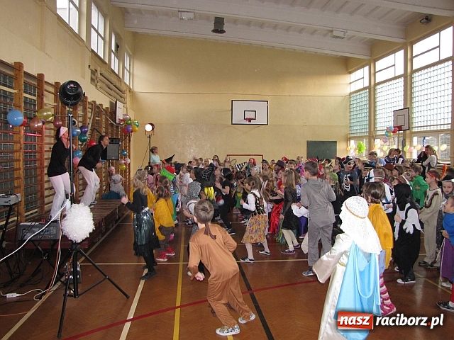 Zdjęcie w galerii na portalu naszraciborz.pl: Karnawał w SP 15 wiadomości z regionu
