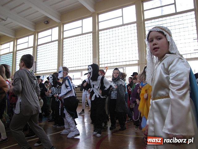 Zdjęcie w galerii na portalu naszraciborz.pl: Karnawał w SP 15 wiadomości z regionu