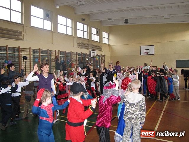 Zdjęcie w galerii na portalu naszraciborz.pl: Karnawał w SP 15 wiadomości z regionu