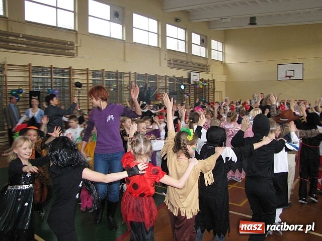 Zdjęcie w galerii na portalu naszraciborz.pl: Karnawał w SP 15 wiadomości z regionu