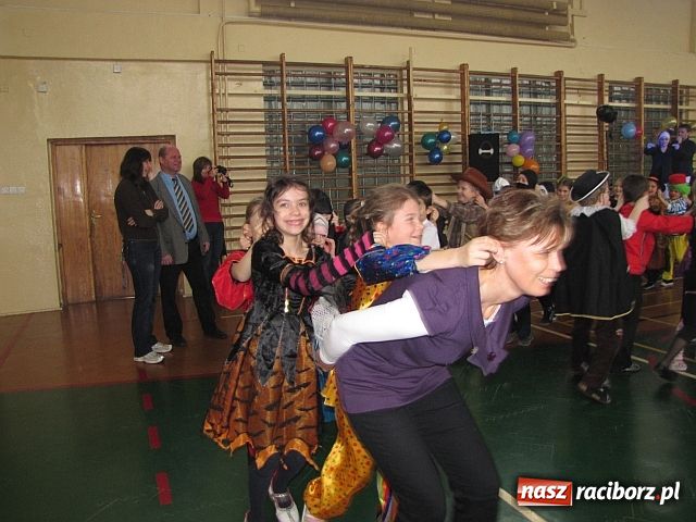 Zdjęcie w galerii na portalu naszraciborz.pl: Karnawał w SP 15 wiadomości z regionu