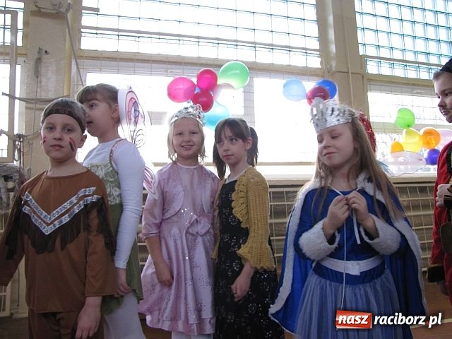 Zdjęcie w galerii na portalu naszraciborz.pl: Karnawał w SP 15 wiadomości z regionu