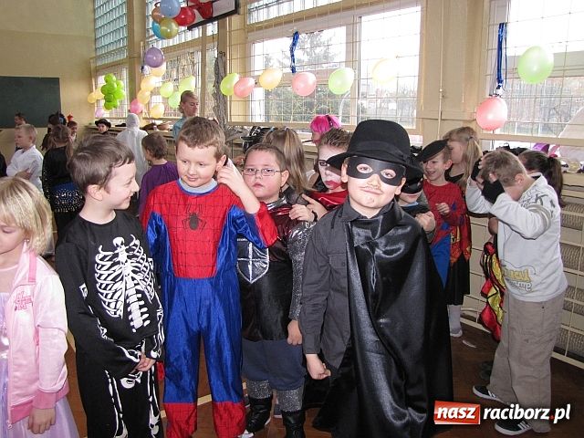 Zdjęcie w galerii na portalu naszraciborz.pl: Karnawał w SP 15 wiadomości z regionu