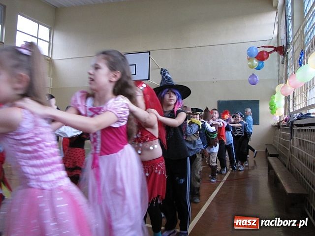 Zdjęcie w galerii na portalu naszraciborz.pl: Karnawał w SP 15 wiadomości z regionu
