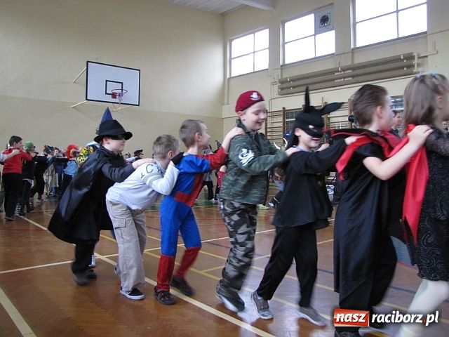 Zdjęcie w galerii na portalu naszraciborz.pl: Karnawał w SP 15 wiadomości z regionu